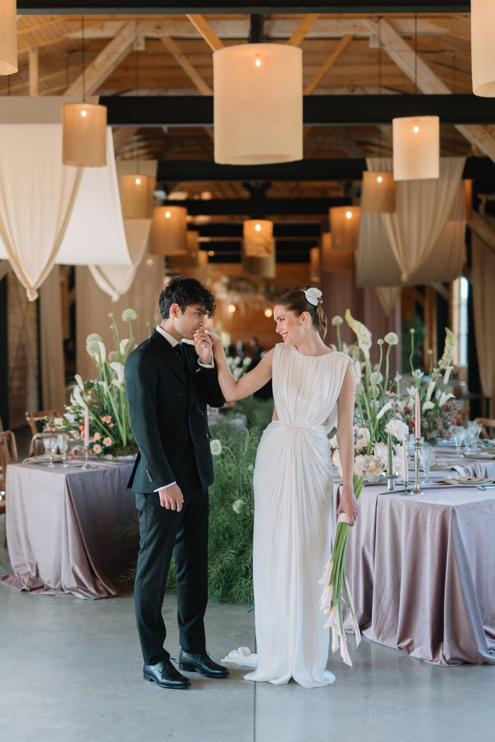 interior barn wedding Narrative – solutie vreme nunta aer liber 1 1